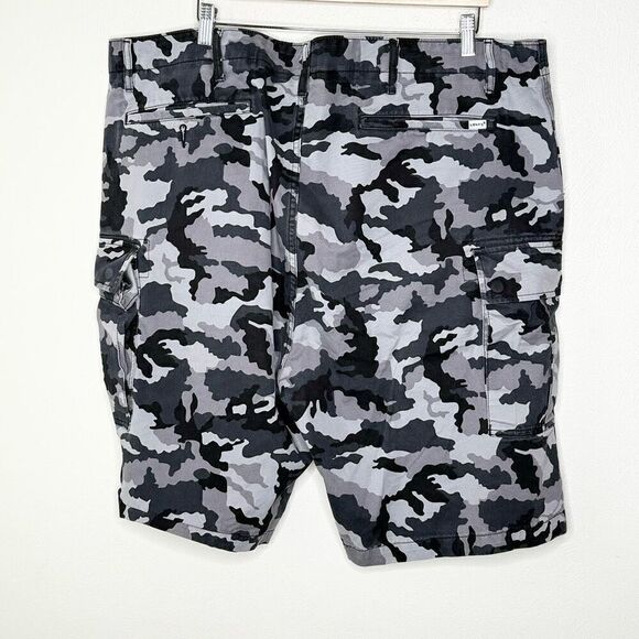 Levi Strauss Gray Camo Shorts - Men’s US 44W - Picture 5 of 10